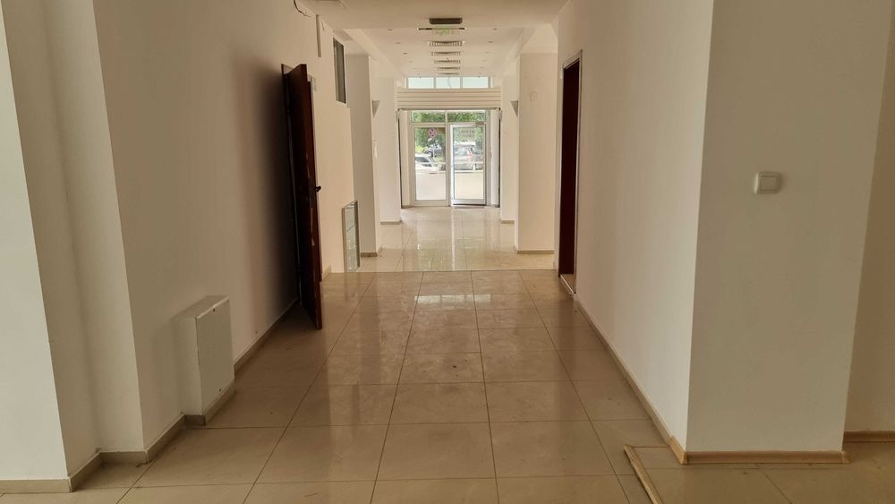 Продава се Офис в Разград, Център - 1358 кв.м за 564 €/кв.м - Снимка #4