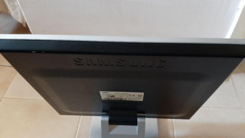 Сгъваем монитор Samsung SyncMaster