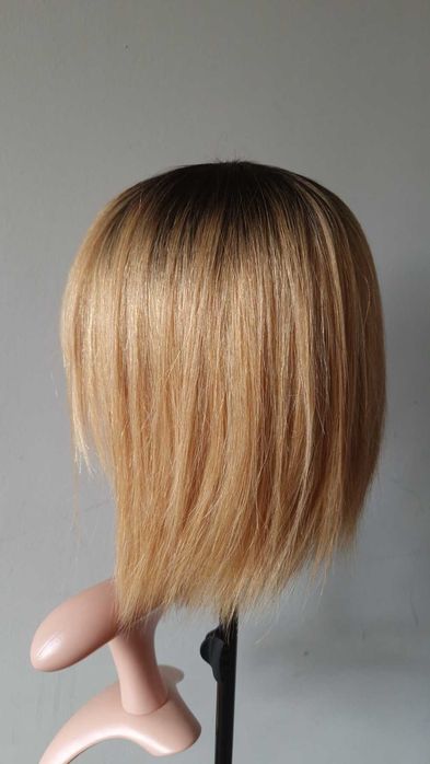 Естествена омбре руса къса боб перука с бретон и тъмни корени