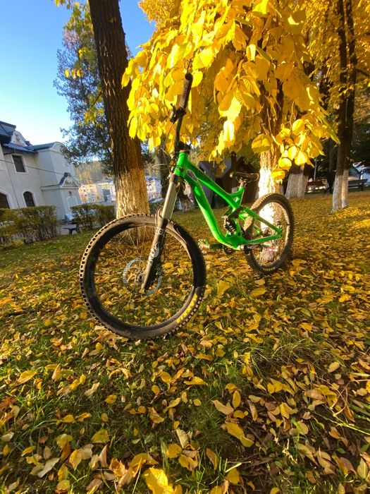 Vând bicicleta full suspension
