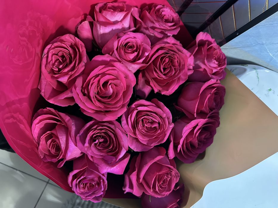 Метровые розы 15 шттолько подарили