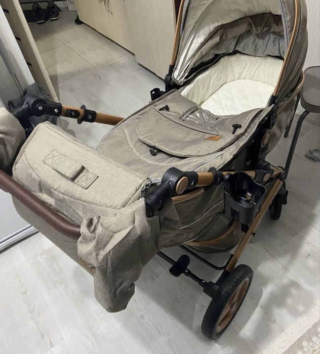 Коляска, 2 в одном, очень удобная.