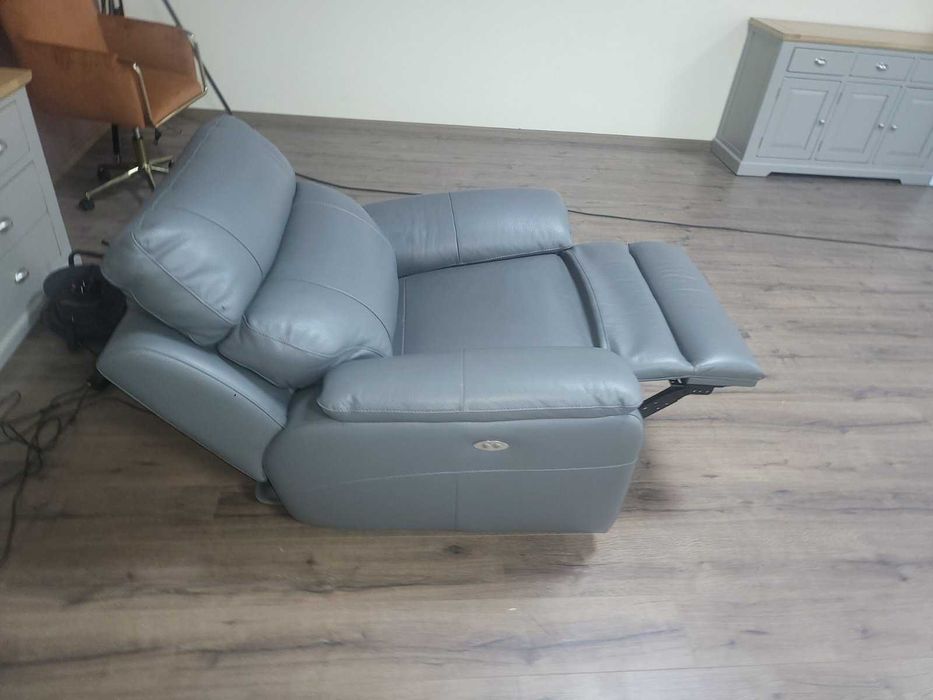 Сив кожен фотьойл с електрически релаксиращ механизъм