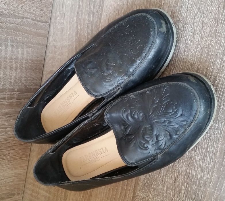 Продам туфли для девочки 32 размер