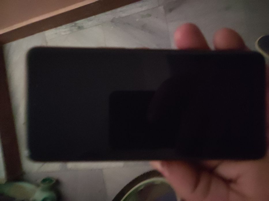 Телефон сотилади Vivo V60 zeiss холати зўр кўп ишлатмаган