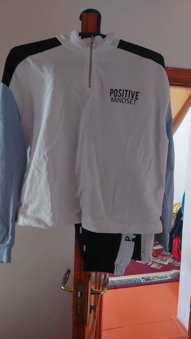 Киімдер сатылады