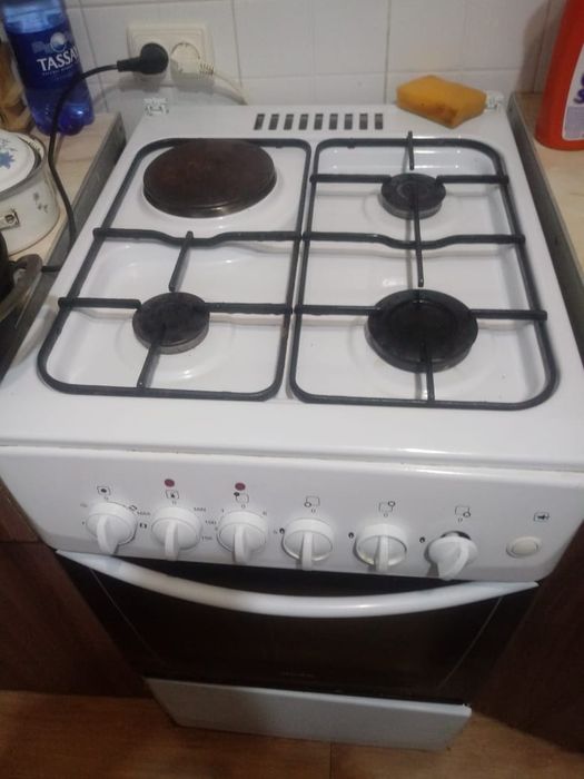 Продам газ плиту