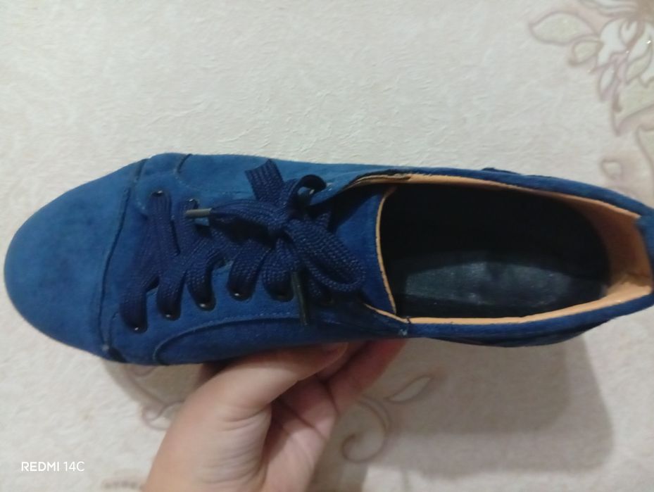 Лабутены синий .