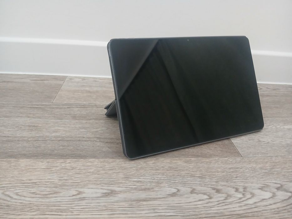 Планшет Lenovo Tab B11 без капельки царапины