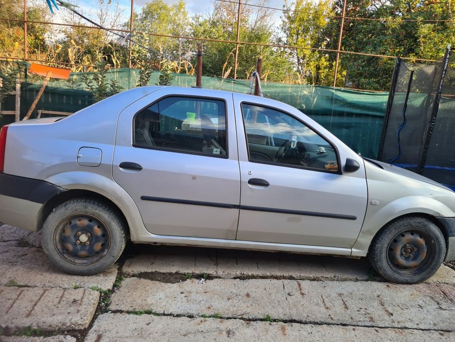 Vând Dacia Logan