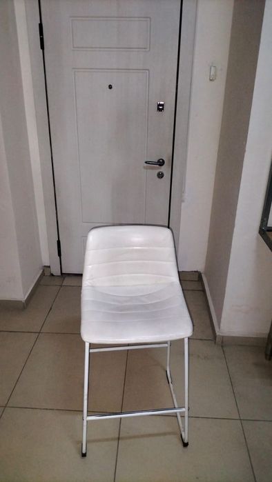 Продам стулья барные и столы