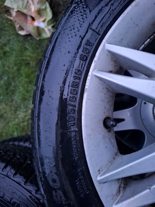 Roti jante+cauciucuri 195/55/R 15, dot 2023 M+S  iarna,seat ,vw, audi,