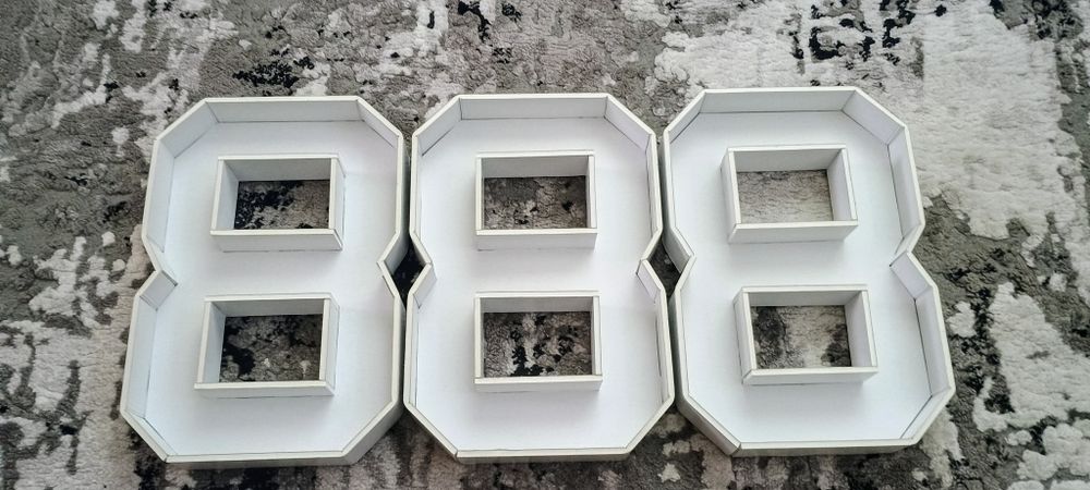 Кутии, цифри и букви за цветя, мъх и мезета