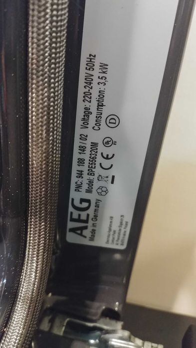 Фурна за вграждане AEG