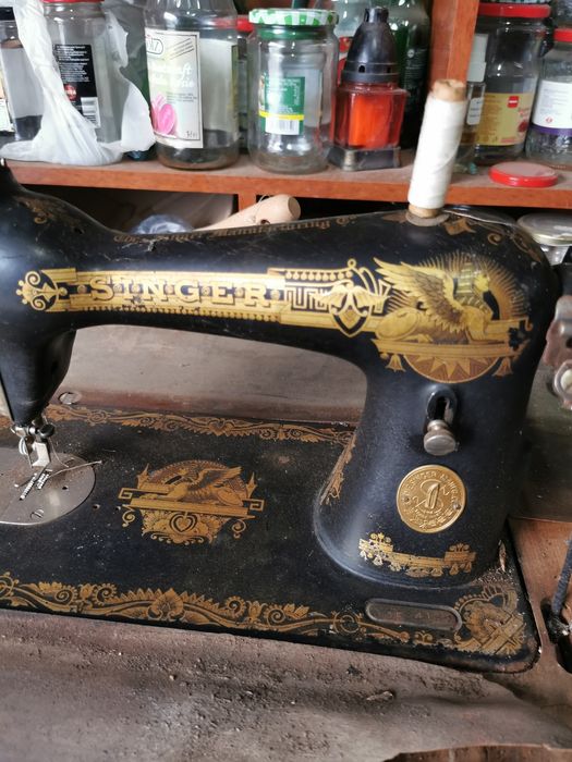 Vind 3 mașini de cusut