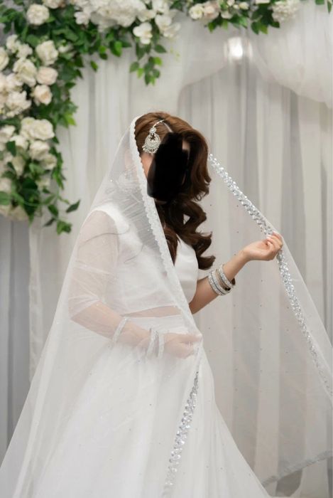 Шикарное сари ( белое платье)