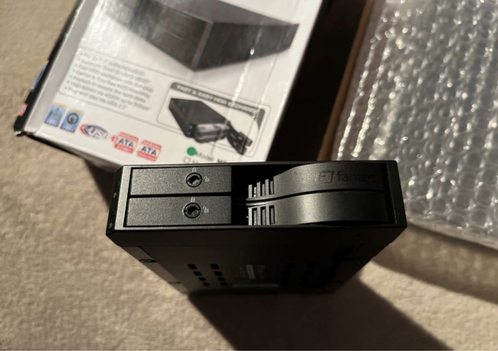Statie stocare Hard Disk HDD sau SSD Fantec