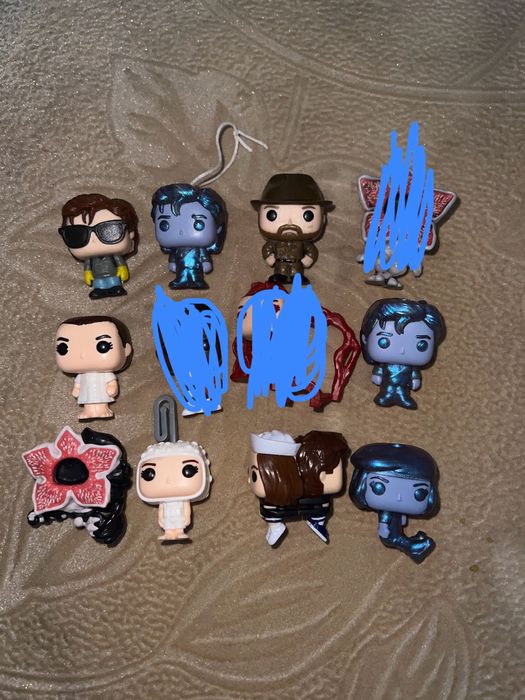 Киндер очень страные дела