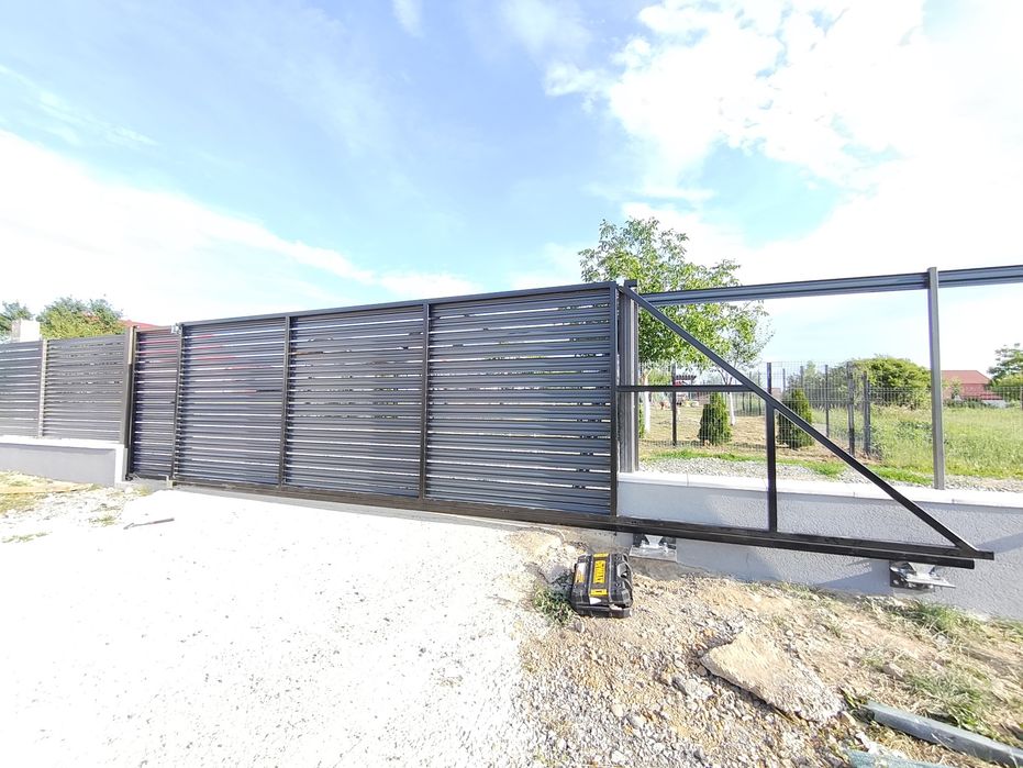 Poarta Auto - Acces Pietonal la Comandă | Aluminiu și Metal | Montaj Inclus