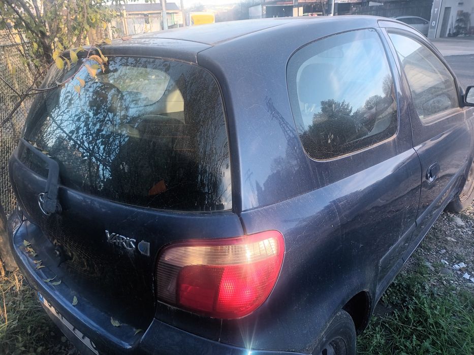Toyota Yaris 1.0 vvti na casti