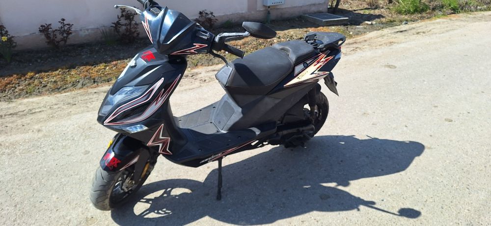 Vand 2 scutere 49 cm.2 t