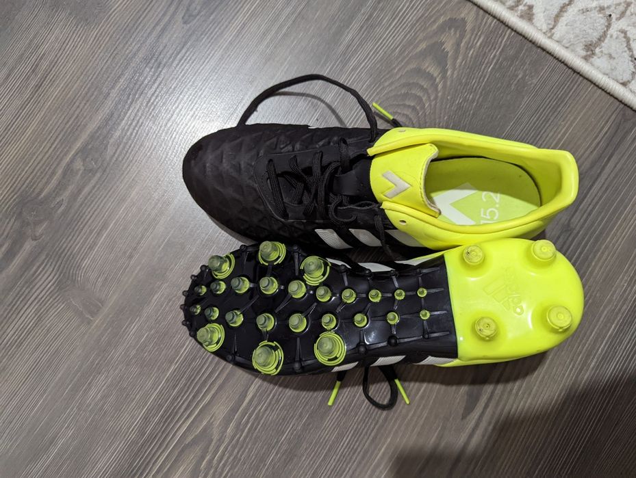 Crampoane adidas mărime 40