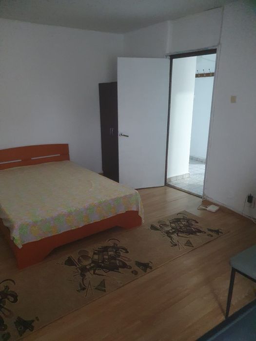 Închiriez garsoniera