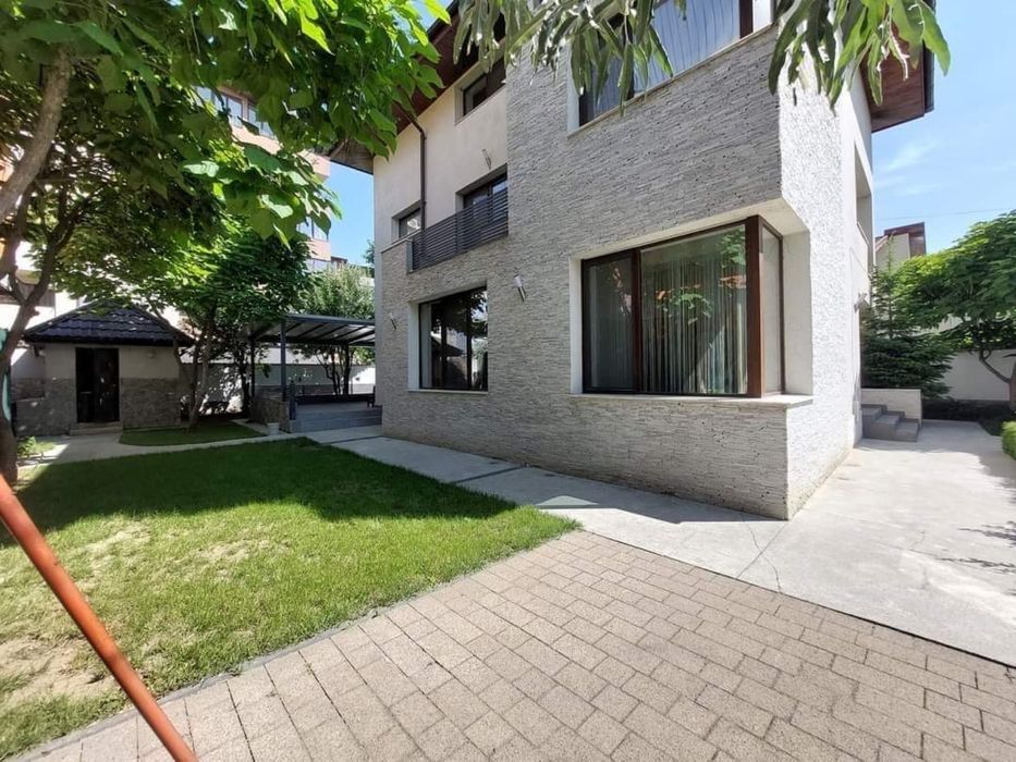 Casa de vanzare 300 mp