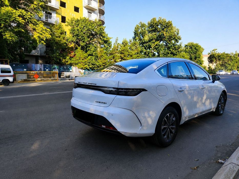 BYD Chazor DM-i sotiladi. 2024 yil. 21.500 у.е.