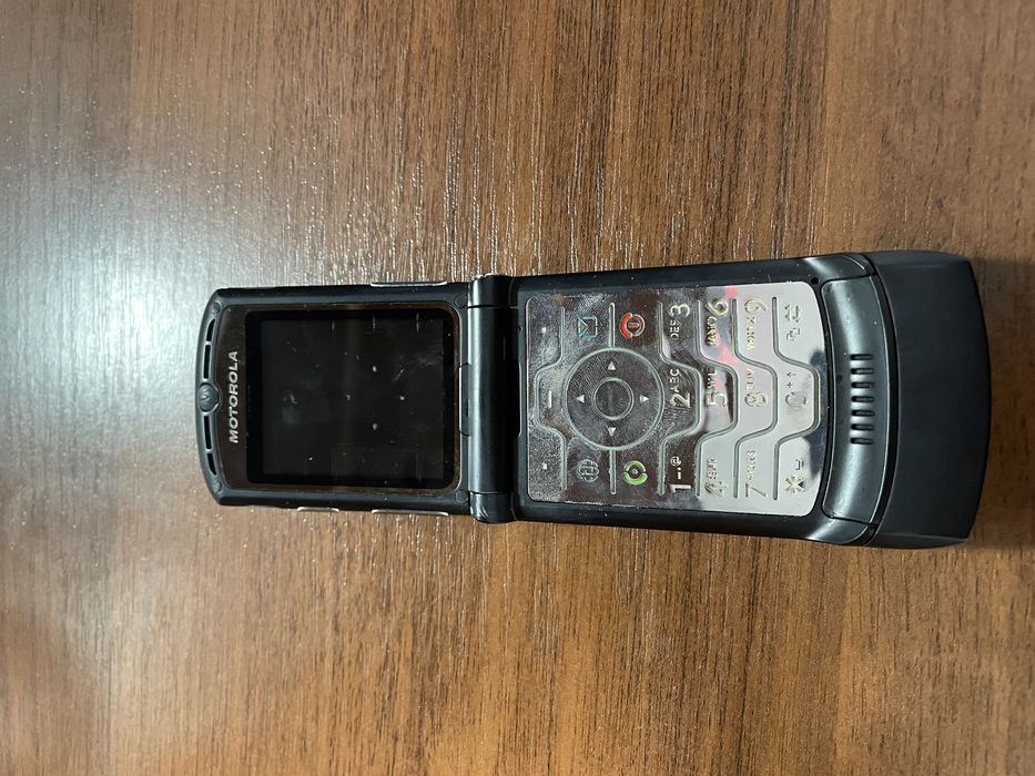 Motorolla V3 почти новый