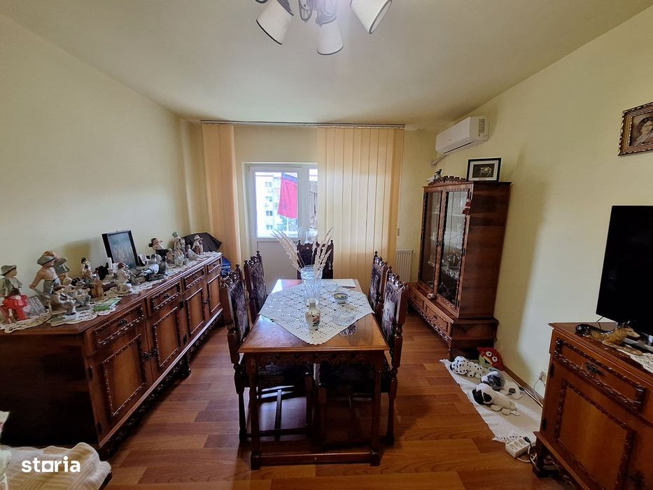 Oportunitate! Apartament 3 camere - decomandat - etaj 3 - Aradului