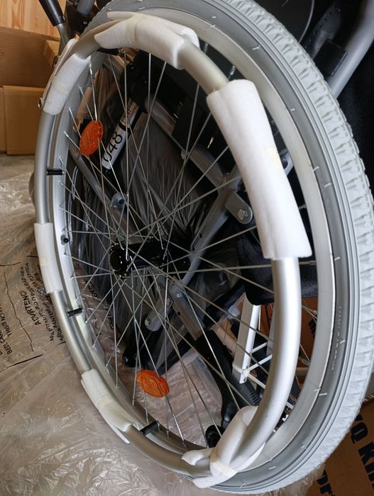 Коляска инвалидная новая , прогулочная