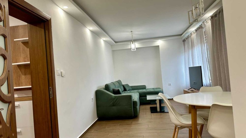 Дава се под наем Тристаен апартамент в Габрово, Център - 89 кв.м за 459 € - Снимка #2