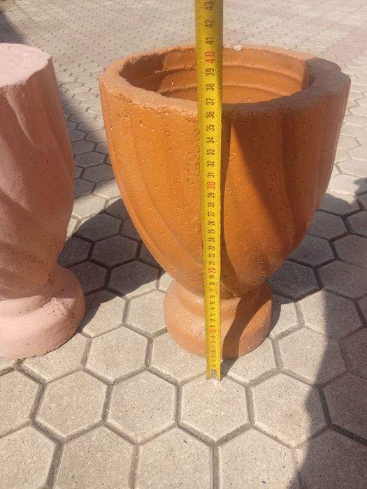 Ghivece de flori turnate din beton