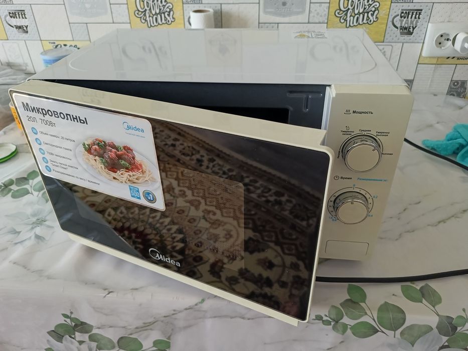 Продам микроволновую печь Midea