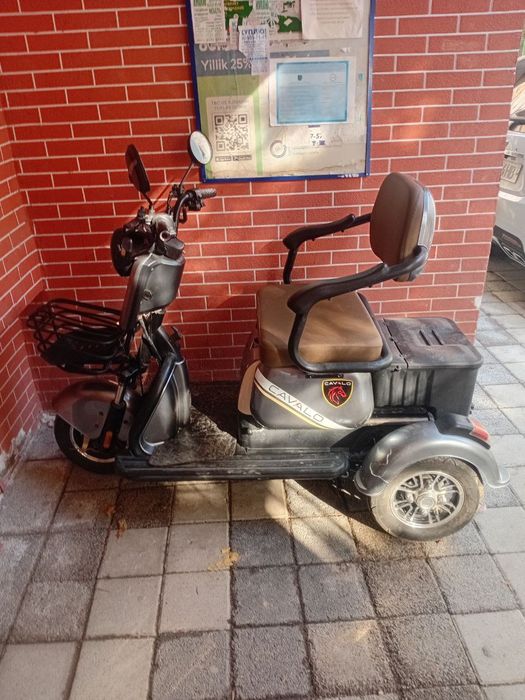 Скутер Мотороллер Cavalo