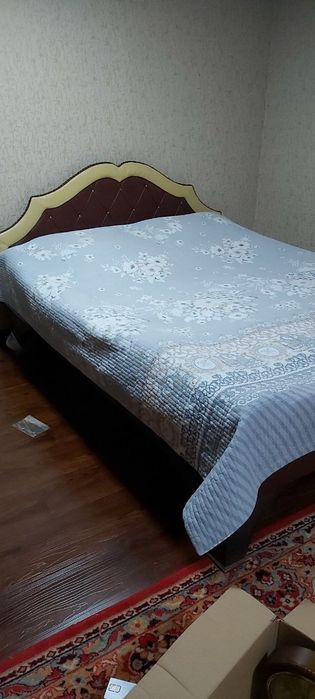 Saplniy kravat sotiladi srochna