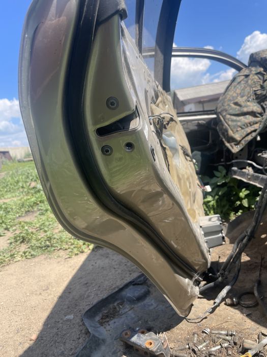 Зданяя правая дверь камри 40 европеец !