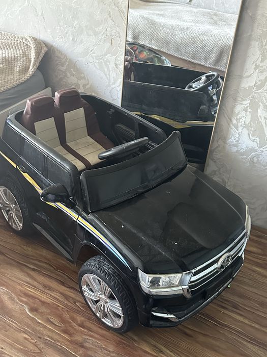 Продам машину детскую