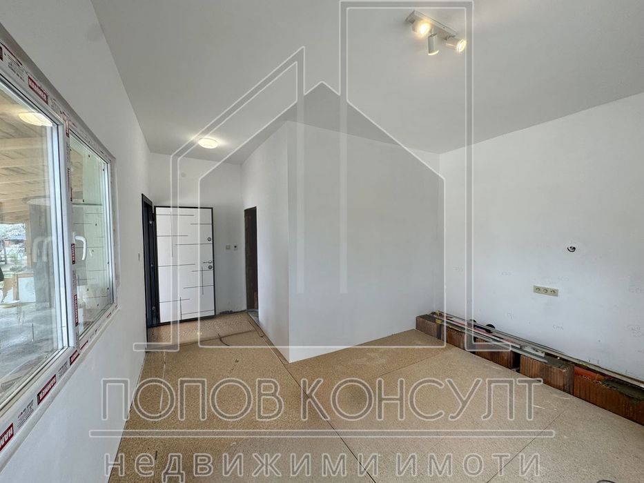 Хале с къща в Пловдив -Трилистник!