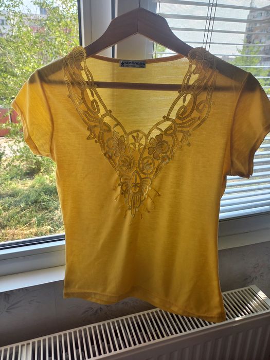 Дамски блузи с къс ракав