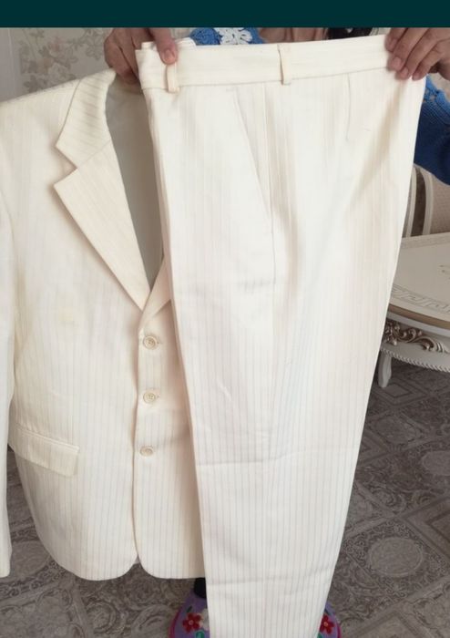 Мужской белый костюм двойка