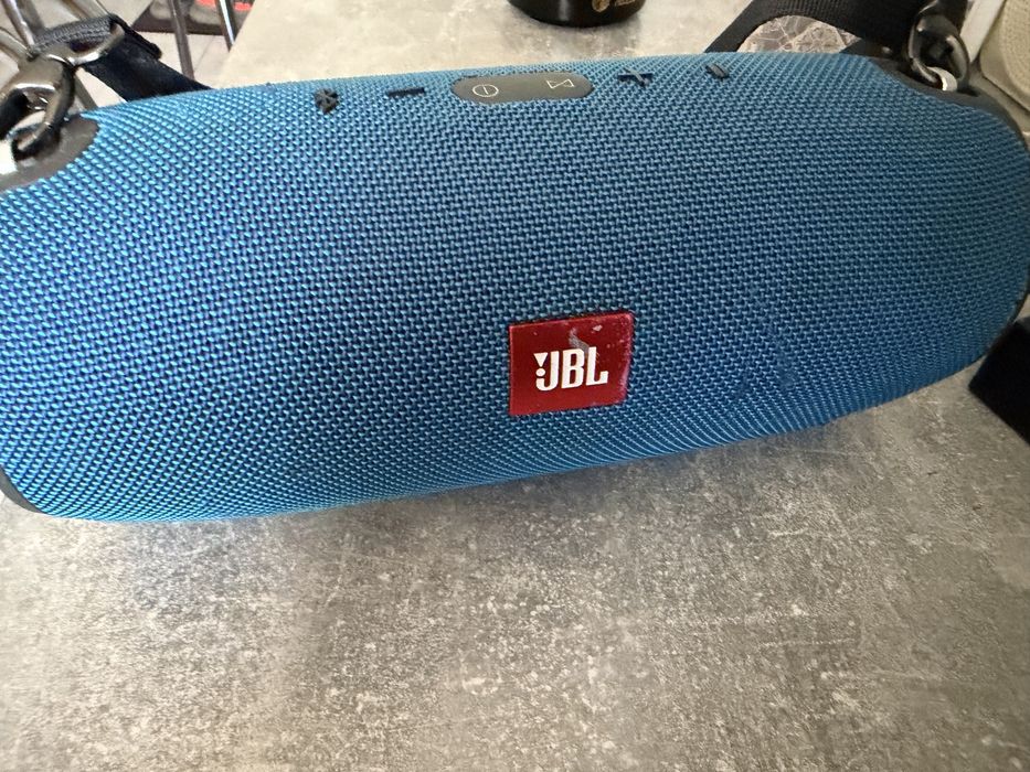 Boxa jbl xtreme cred ca este primul model , originala