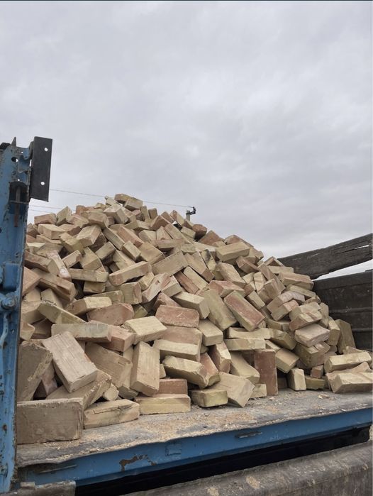 Кирпич штучный 33 тг………………………