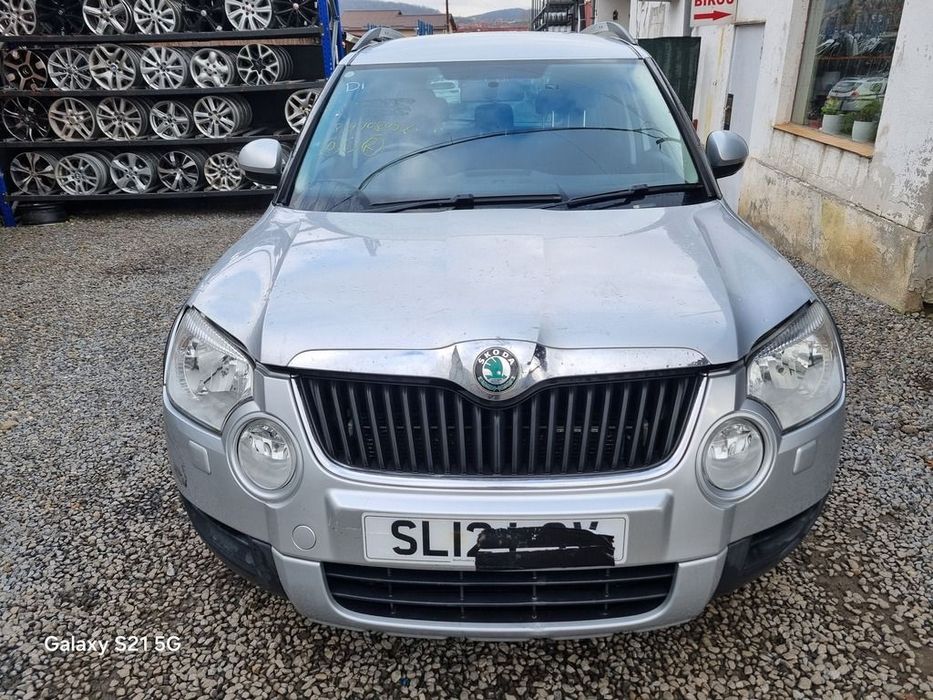 Far Stanga Skoda Yeti 2009 - 2013 SUV 4 Usi (1406) Fara xenon