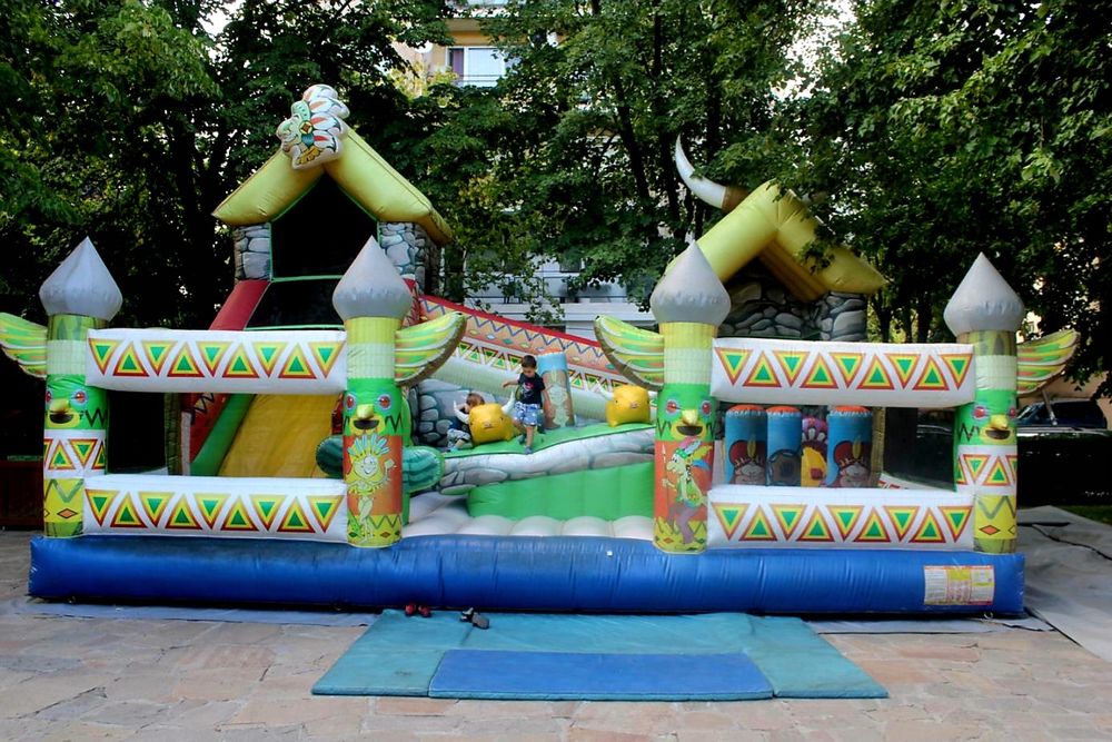 Надуваем детски Замък- Батут