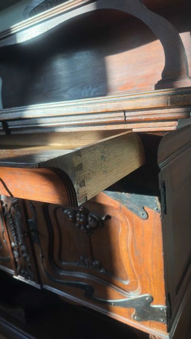 Уникален антикварен бюфет "Сецесион" с масивен метален обков и дърворезба