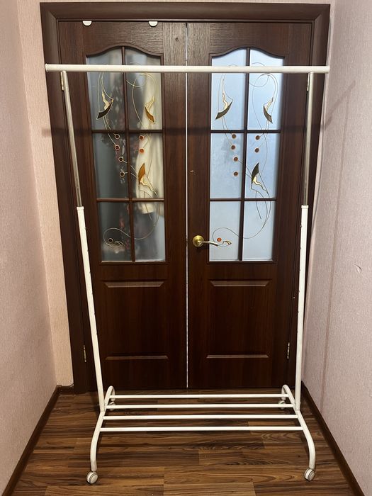 Продам вешало железное