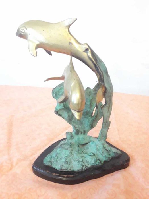 Statuir delfin din bronz