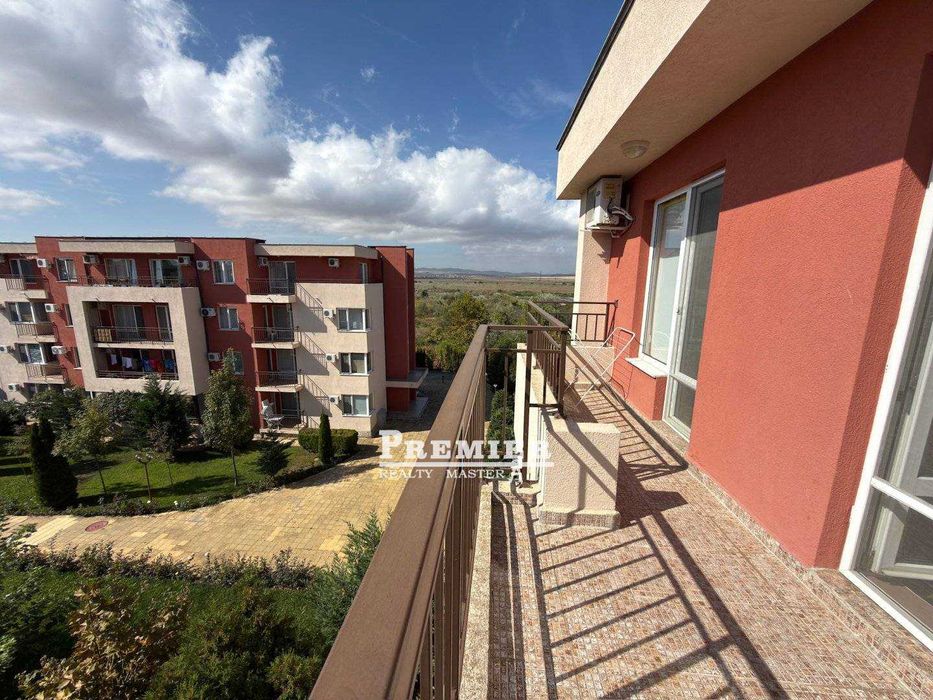 Тристаен апартамент в много добре поддържан комплекс